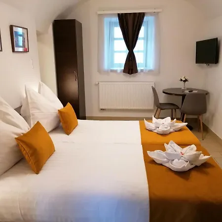 River Apartmanhaz Jaszbereny Exterior photo
